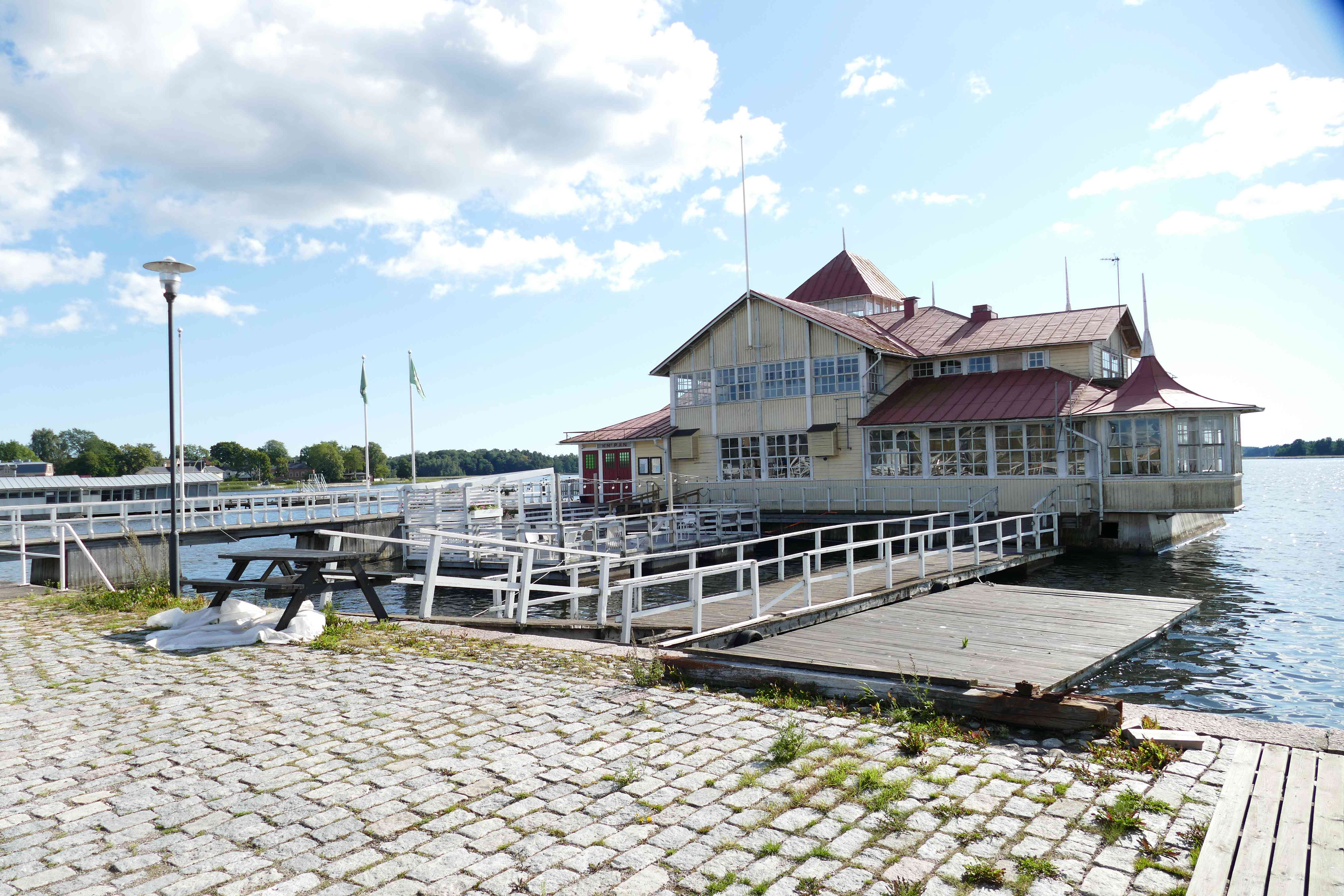 Strand in Küstenstadt Ekenäs.