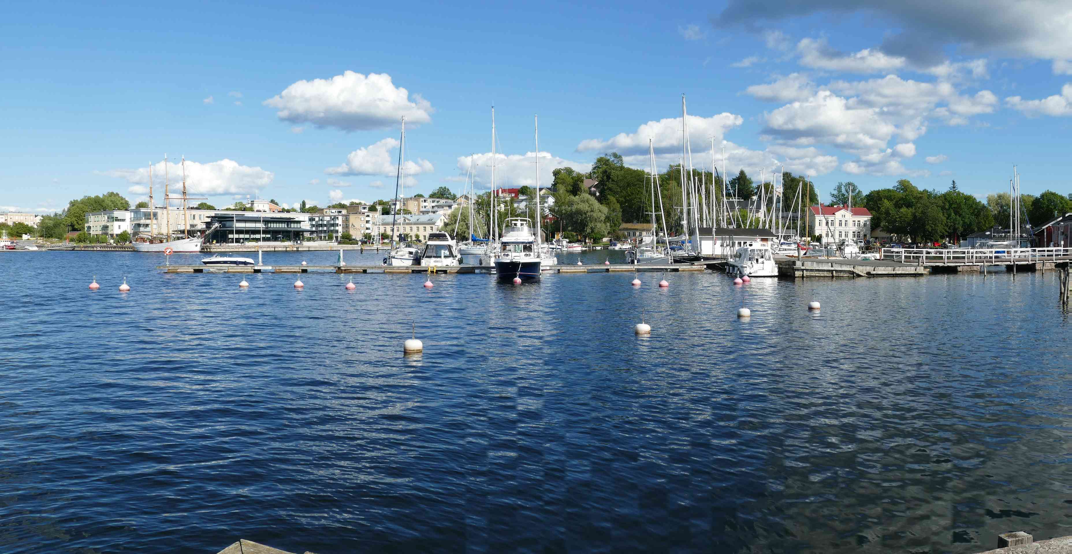 Hafen in Küstenstadt Ekenäs.