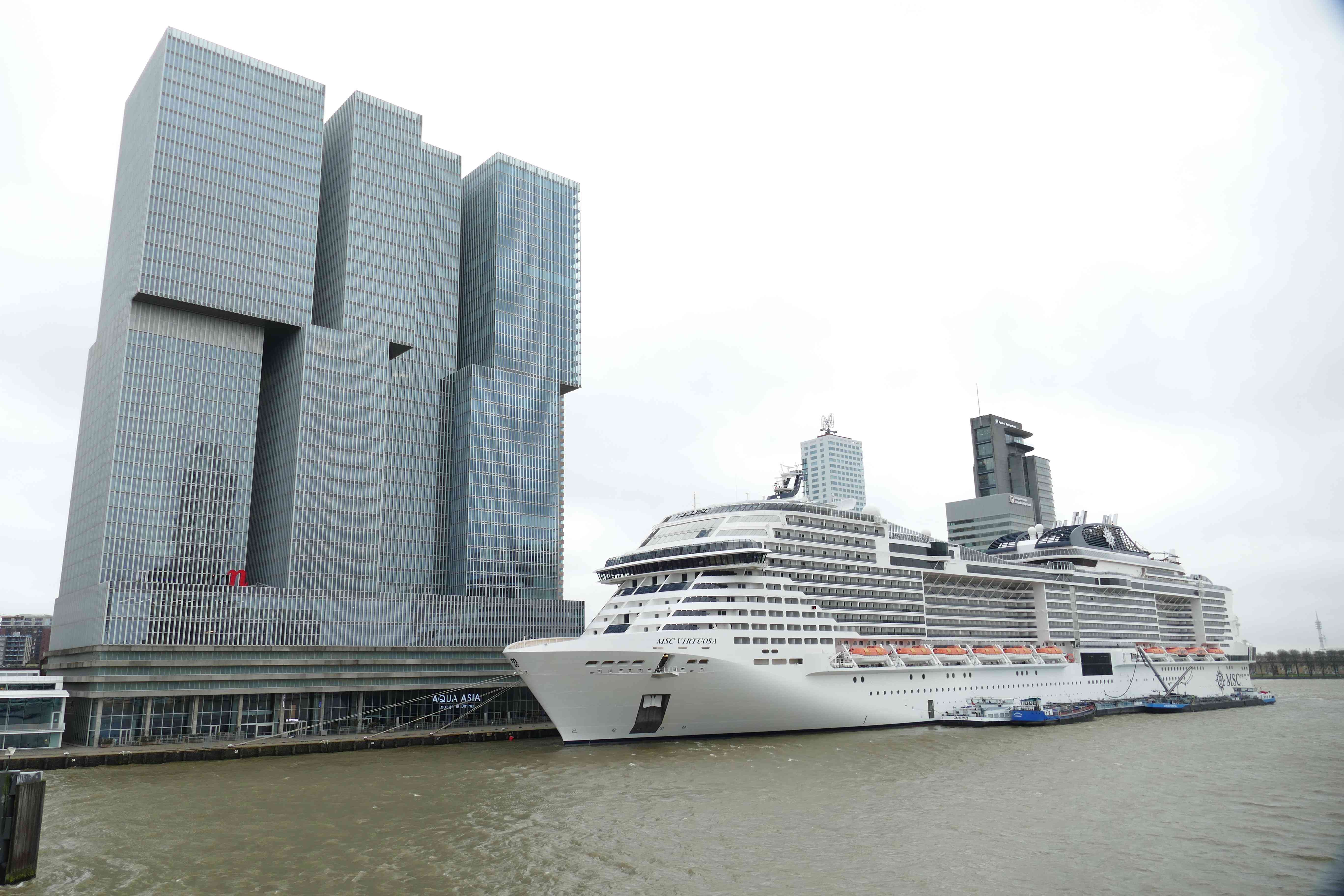 Rotterdam mit dem MSC Schiff