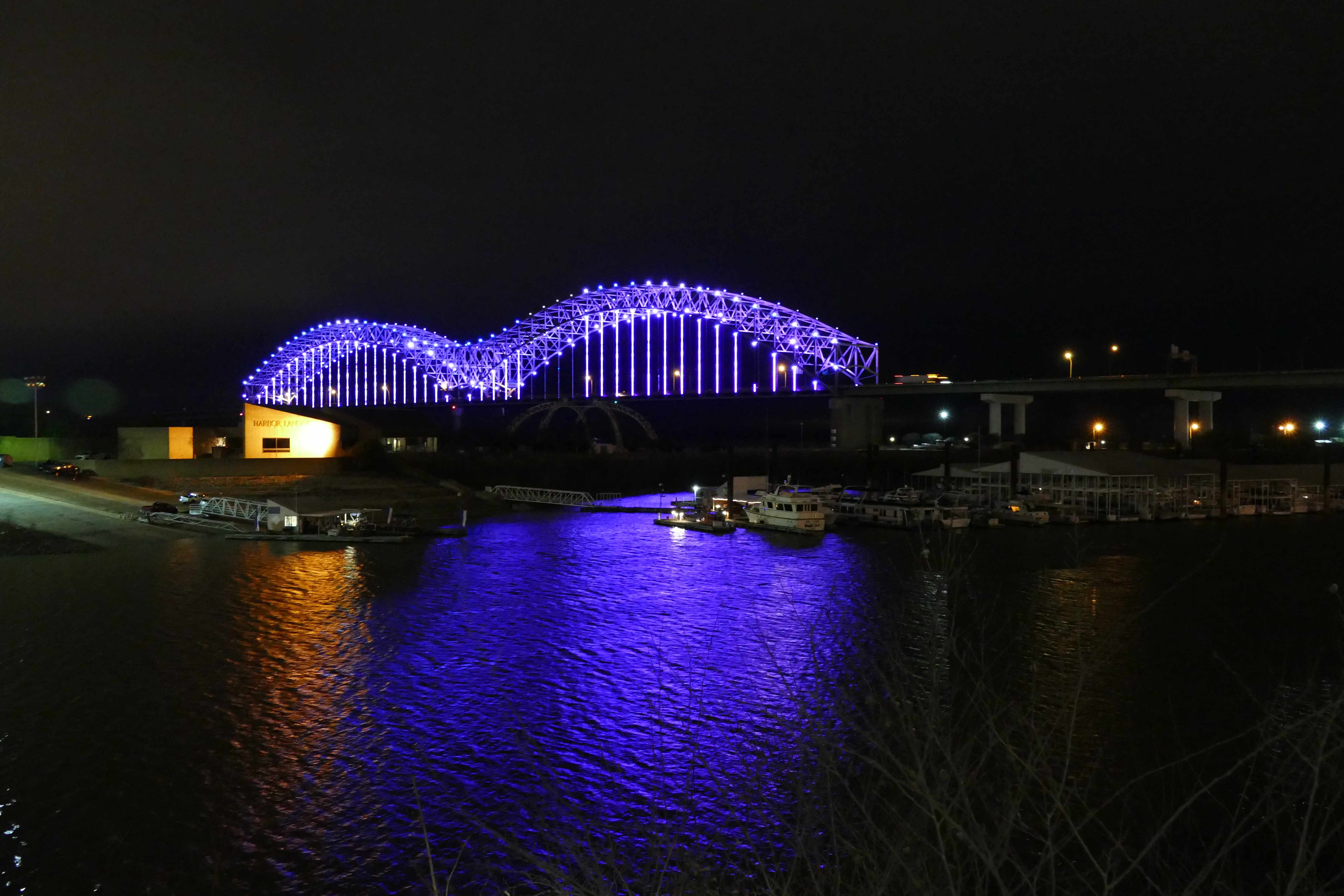 Brücke bei Nacht in Memphis